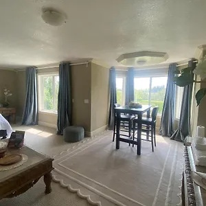 Homestay Royal Highland Livingroom Bedroom